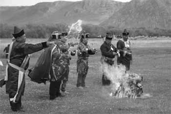 В Прибайкалье коренное население традиционно проповедует шаманизм, одну из древнейших религий мира. 