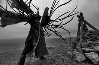 Монгольский шаман пророчит Милонову беды за нападки на шаманов.