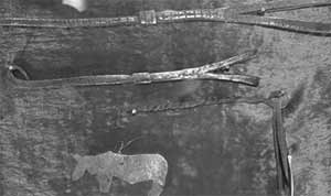 В глухой тайге Баунтовского района обнаружили почти истлевший сундук: в нем хранились вещи, принадлежавшие шаману.