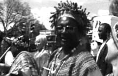 В кенийской столице Найроби проходит Международный конгресс шаманов и знахарей, посвященный борьбе со СПИДом. Лекари африканских племен и североамериканские индейцы обсуждают способы уничтожения "чумы XX века".